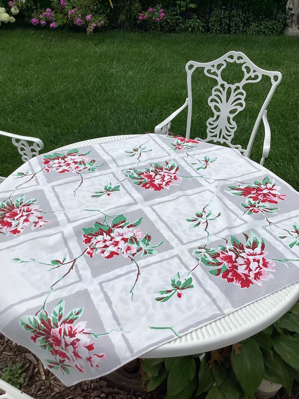 Vintage Floral Red & Green Table Square